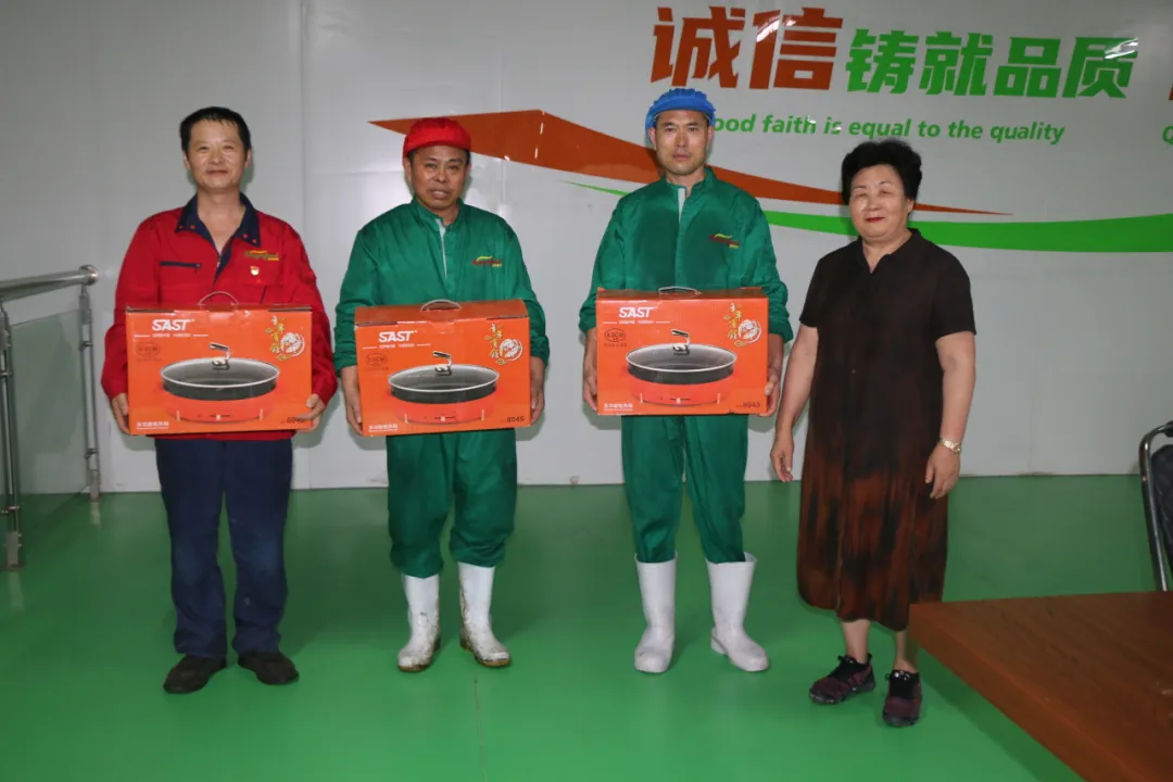 青岛爱体育食品有限公司八一建军节慰问活动